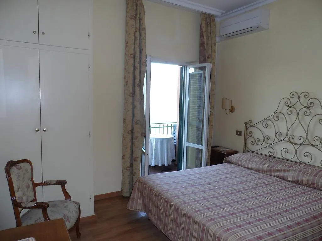 Albergo Lucia Pagnanelli Castel Gandolfo 2*,