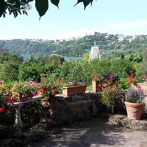 Fiorella Sul Castel Gandolfo