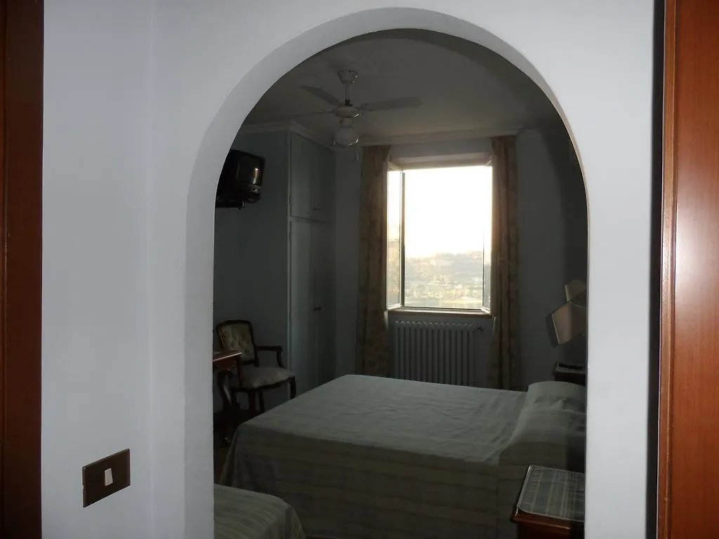 Albergo Lucia Pagnanelli Castel Gandolfo 2*,  Italia